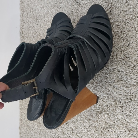 JOIE Leather Sandals - Picture 3 of 7